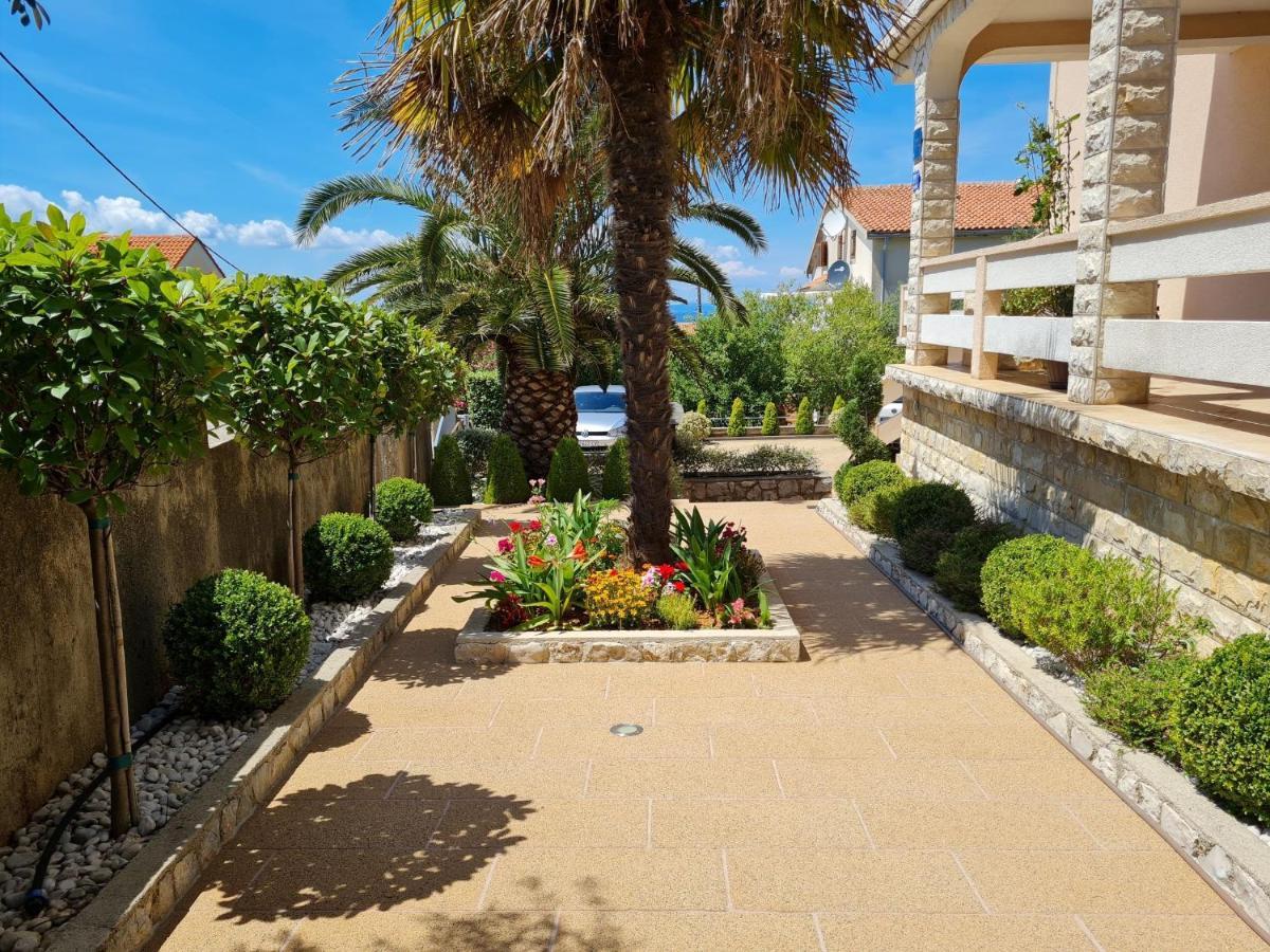 Apartments With A Parking Space Lun, Pag - 4062 伦 外观 照片