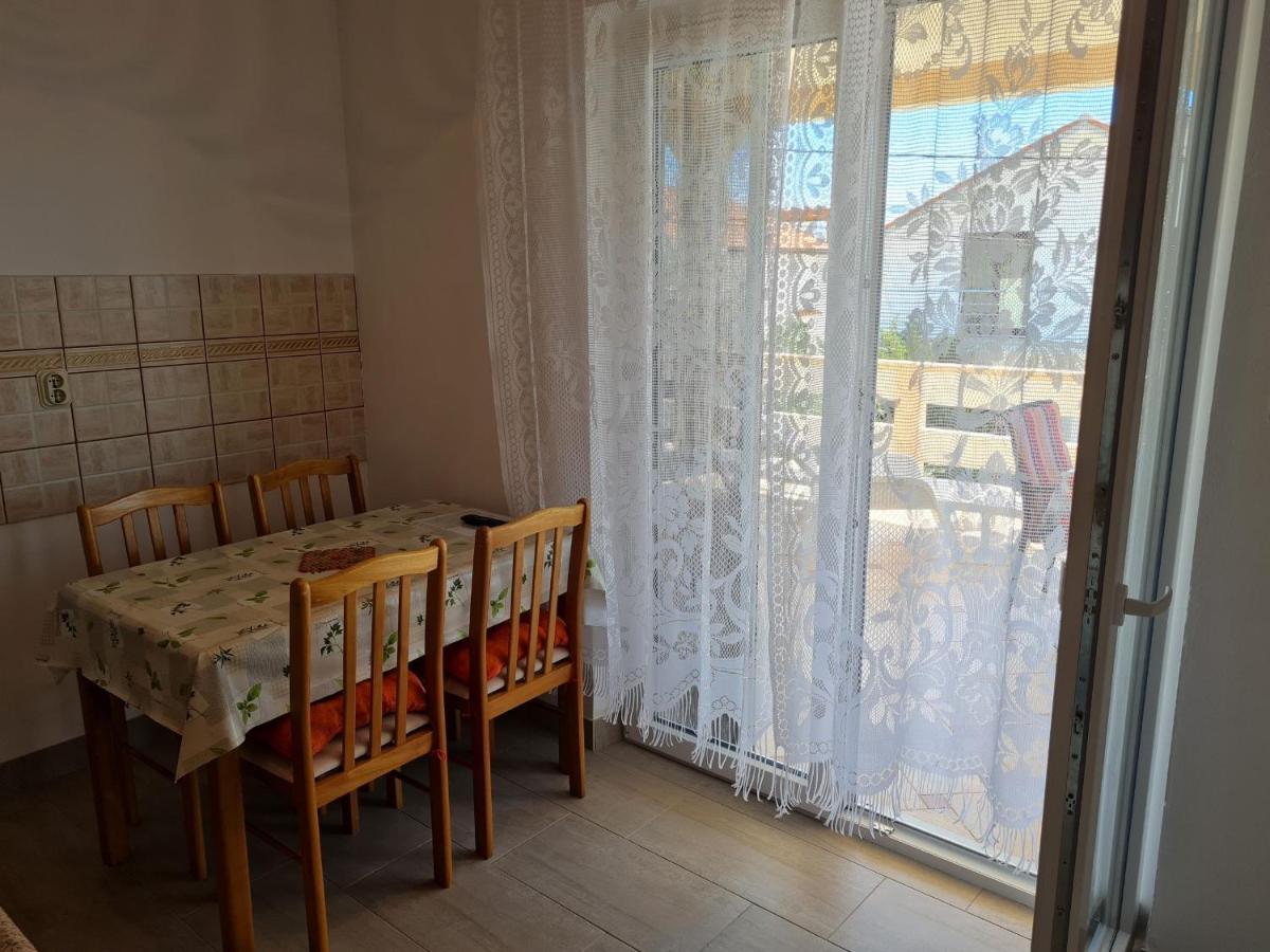 Apartments With A Parking Space Lun, Pag - 4062 伦 外观 照片